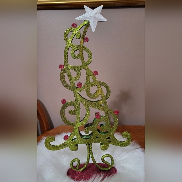 Home Interiors Other - Grinch Like Whimsical Metal Christmas Tree